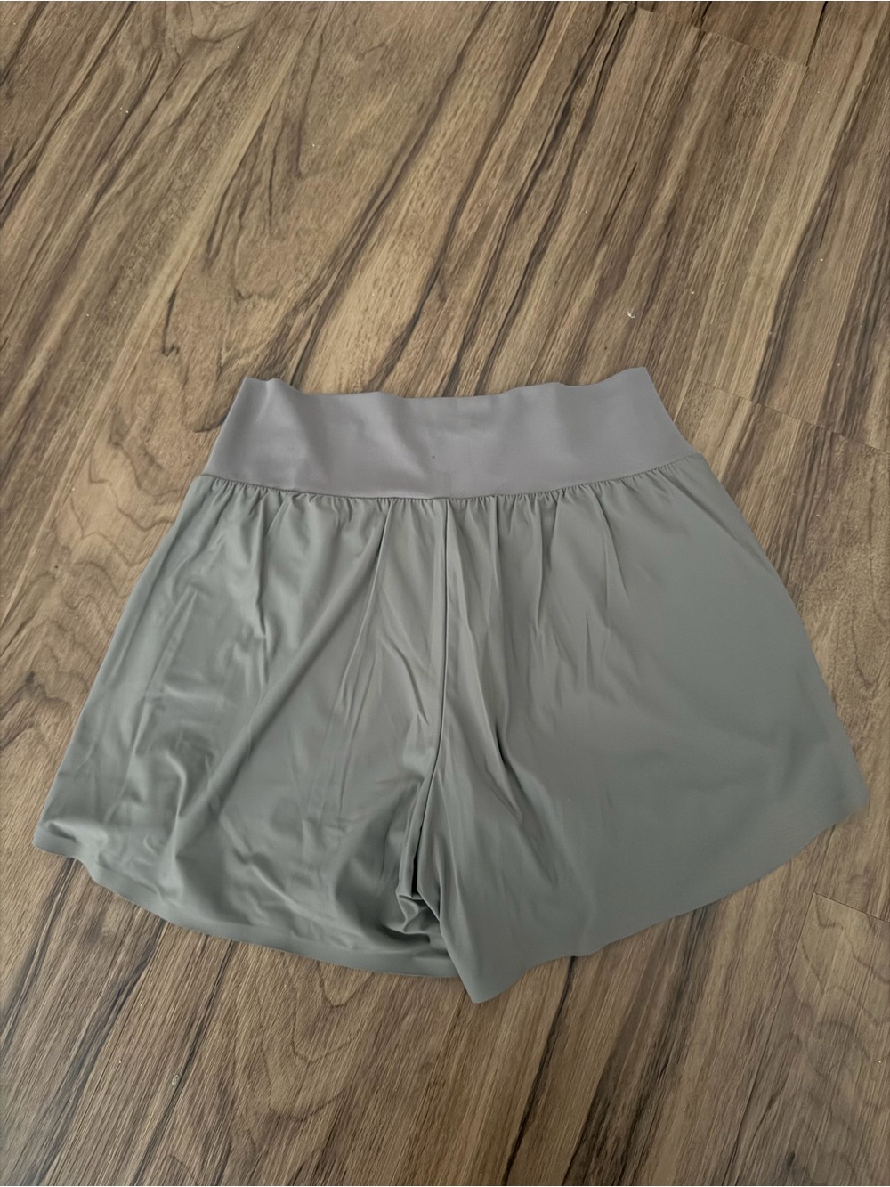 Uniqlo Women's High-Waist Athletic Shorts in Light Gray